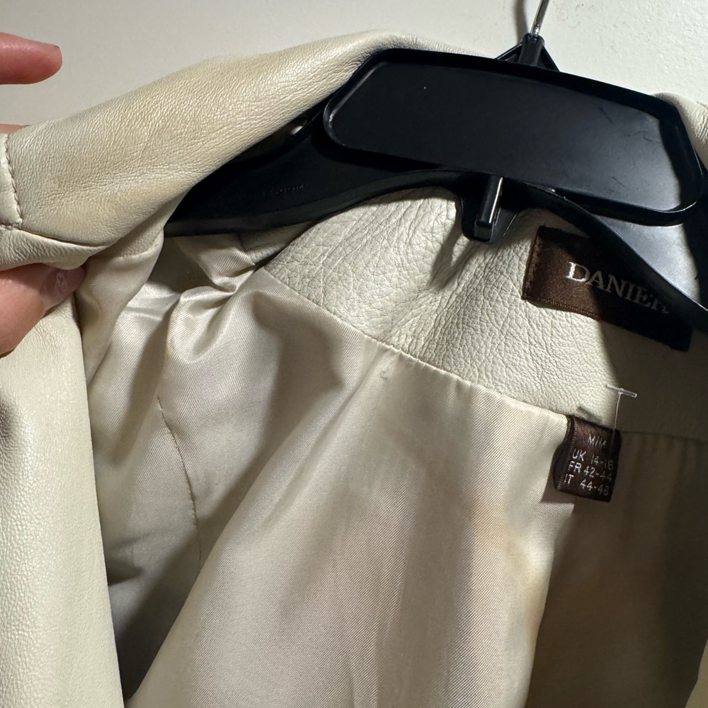 Danier Cream Trench Coat - Picture 3 of 6